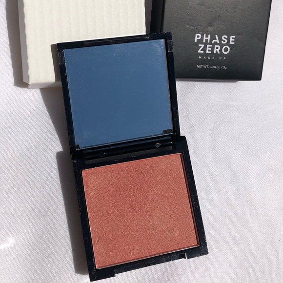 Blush - Picture 3 of 5